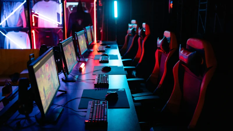 Rahasia Sukses Bisnis Warnet Game Online Modern di 2026